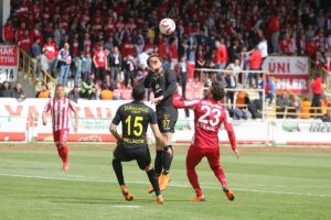 Boluspor, İstanbulspor'u rahat ge&ccedil;ti