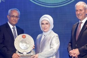 Geleneksel ve Tamamlayıcı Tıp Kongresi &ouml;d&uuml;l t&ouml;reni yapıldı