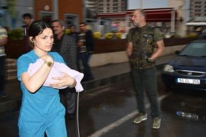 Diyarbakır'da &ouml;zel bir hastaneyi su bastı