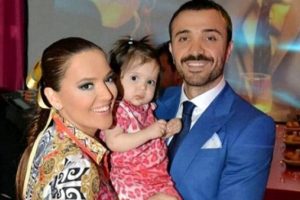 Demet Akalın'dan t&uuml;p bebek a&ccedil;ıklaması
