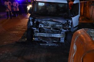 &Ccedil;&ouml;pten sı&ccedil;rayan alevler otomobili yaktı