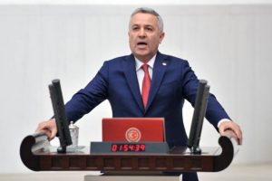 İYİ Parti'ye ge&ccedil;en Arık: Sorumluluktan ka&ccedil;mayız