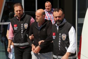 3 cinayetten aranıyordu, 10 yıl sonra vapurda yakalandı