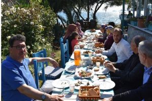 &Ccedil;alışmak istemedikleri memurun ardından kurban kestiler