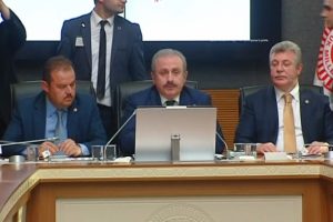 Anayasa Komisyonu uyum yasaları i&ccedil;in toplandı