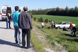 Otomobil şarampole u&ccedil;tu: 2 yaralı
