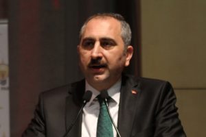 Bakan G&uuml;l'den mitinge izin vermeyen &uuml;lkelere tepki