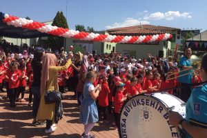 Bursa Hayvanat Bah&ccedil;esi'nde 23 Nisan coşkusu!