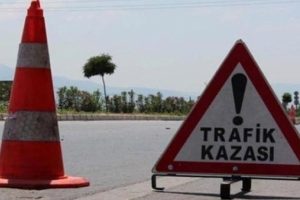 Yoldan &ccedil;ıkan kamyonet takla attı: 2 &ouml;l&uuml;, 4 yaralı