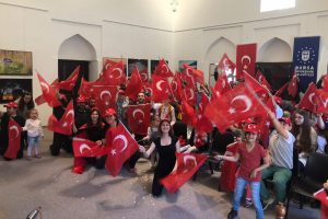 Bursa'da Şehir Tiyatrosu'ndan &ccedil;ocuklara 23 Nisan armağanı