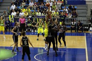 Fenerbah&ccedil;e farklı kazandı