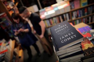 Eski FBI Direkt&ouml;r&uuml; James Comey'nin kitabından ilk haftada rekor satış