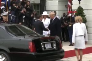 ABD Başkanı ile First Lady arasında 'el tutuşma' krizi