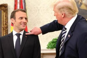 Trump yine yapacağını yaptı! Macron'a "kepek" temizliği