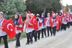 Çanakkale'de 10 bin Türk dedelerinin izinde yürüdü