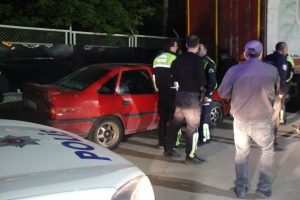 Polise &ccedil;arpıp ka&ccedil;an ş&uuml;pheli evinde yakalandı