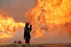 Endonezya'da ka&ccedil;ak petrol kuyusunda yangın: En az 10 kişi &ouml;ld&uuml;