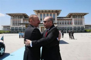 Erdoğan, Azerbaycan Cumhurbaşkanı Aliyev'i b&ouml;yle karşıladı