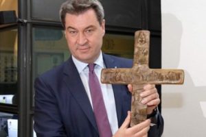 Bavyera eyaletinde kamu kurumlarına ha&ccedil; zorunluluğu