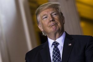 Trump, Apple CEO'su Cook ile ticareti g&ouml;r&uuml;şt&uuml;