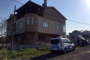 L&uuml;ks villada 300 k&ouml;k esrar ele ge&ccedil;irildi
