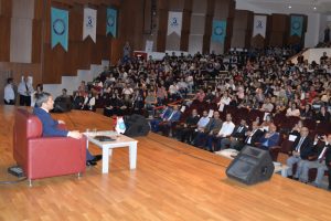 Bakan Yardımcısı Şahin Bursa'da son g&uuml;n&uuml;nde &ouml;ğrencilerle bir araya geldi