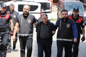 Eşini ve ağabeyini &ouml;ld&uuml;ren zanlı yakalandı