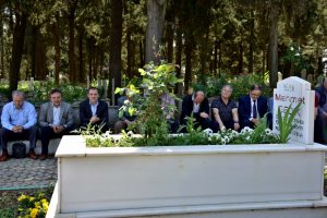 Eski milletvekili Gedik Bursa'da mezarı başında anıldı