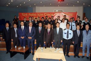 Atat&uuml;rk Havalimanı'nda polislere &Ccedil;ince eğitimi