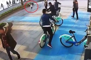 K&uuml;&ccedil;&uuml;k kızı &ouml;l&uuml;mden b&ouml;yle kurtardı