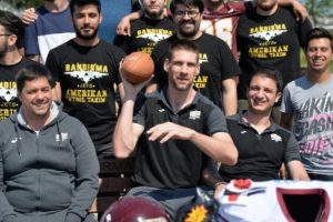 Banvitli basketbolcular, şenlikte &ouml;ğrencilerle buluştu