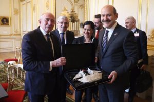 Bakan Soylu, Paris'te a&ccedil;ıklamalarda bulundu