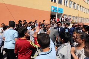 "Her okula bir bilgisayar bir televizyon" kampanyası