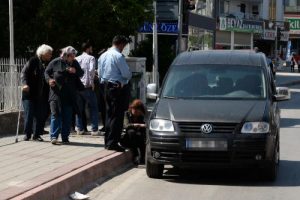 Otostopla bindiği ara&ccedil;tan atladı!