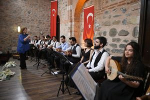 Bursa Osmangazi'de 'Uludağ Makam Gen&ccedil;ler Topluluğu' konser verdi