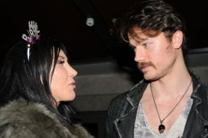 Hande Yener ile nişanlısından k&ouml;t&uuml; haber!