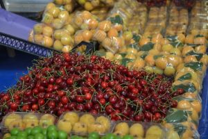 Sezonun ilk kirazı kilosu 20 TL'den tezgahta!