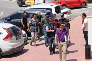 Erdoğan'ı dinleyen FET&Ouml;'c&uuml; tekneden &ccedil;ıktı