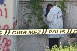 Eşinin tabancasıyla intihar etti