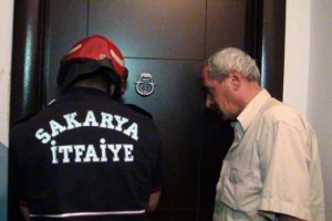 Uyuyakalan gen&ccedil; kız, korku dolu anlar yaşattı