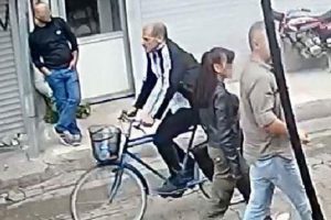 Adana'da &ccedil;aldığı bisikleti &ccedil;aldırınca polise başvurdu