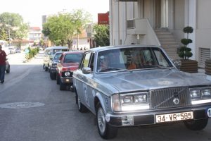 Bursa'da klasik otomobiller hasta &ccedil;ocuklar i&ccedil;in yolda