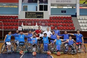 İzmir B&uuml;y&uuml;kşehir Belediyespor yarı finale y&uuml;kseldi