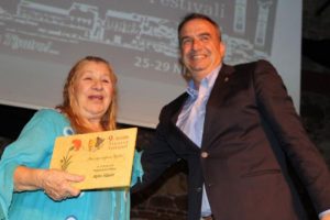 Ayla Algan'a 'tiyatro emek &ouml;d&uuml;l&uuml;'