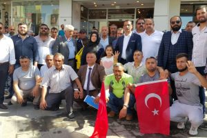 Bursa'da Roman Başkandan AK Parti'ye sazlı s&ouml;zl&uuml; başvuru