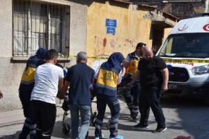 Tartıştıkları kişinin cadde ortasında vurduğu &ccedil;ift &ouml;ld&uuml;