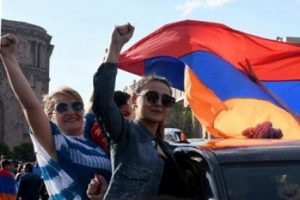 Ermenistan'da siyasi &ccedil;&ouml;z&uuml;m arayışı