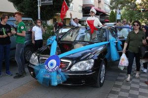 Valinin makam aracı s&uuml;nnet arabası oldu