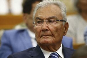 Deniz Baykal'ın adaylığı hakkında 2 farklı g&ouml;r&uuml;ş