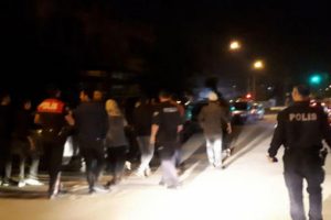 D&uuml;ğ&uuml;nde halay krizi kavgaya neden oldu!